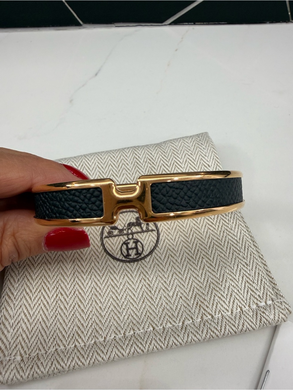 Hermes bangle Olympe Veau rose gold and noir Epsom. Size T2. - Picture 3 of 7